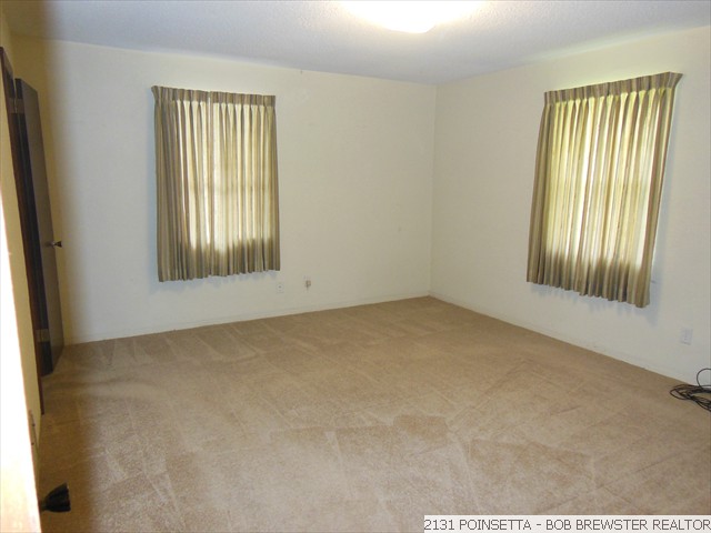 2131 POINSETTA (35)