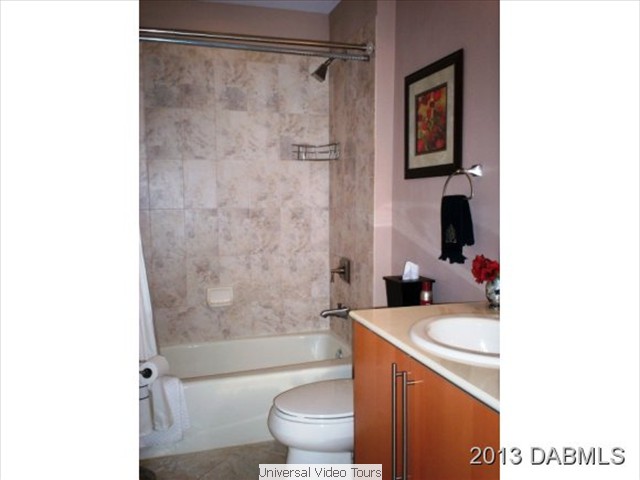 2ND BATHROOM TUB & SHOWER