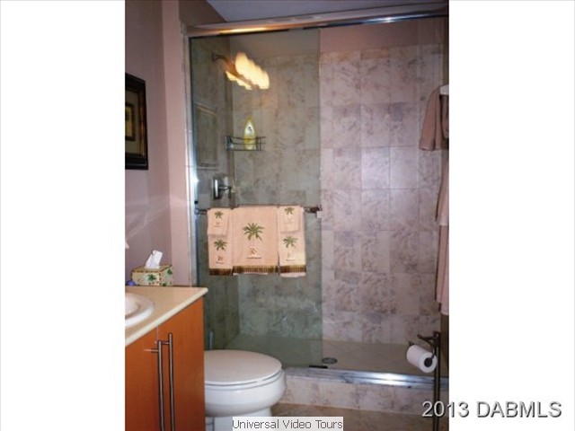 3 BATHROOM OVERSIZED SHOWER
