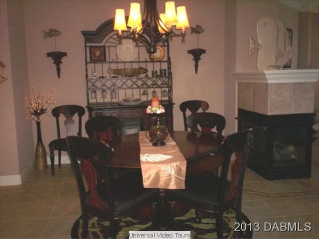 DINING ROOM 3 SIDED FP
