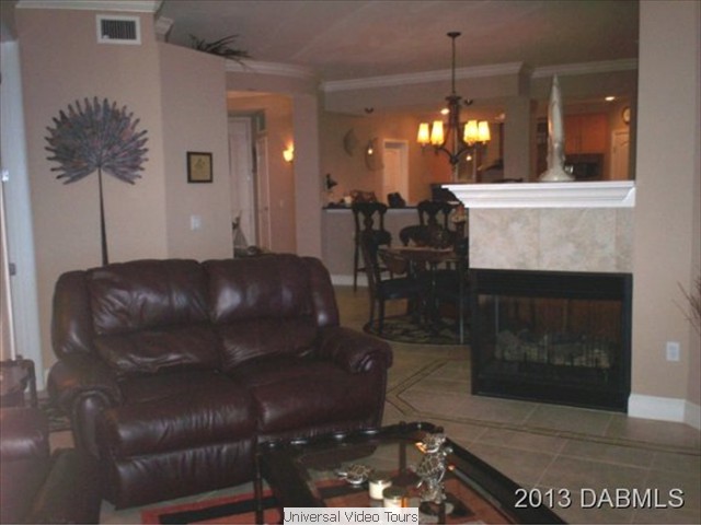 LIVING ROOM 3 SIDED FP