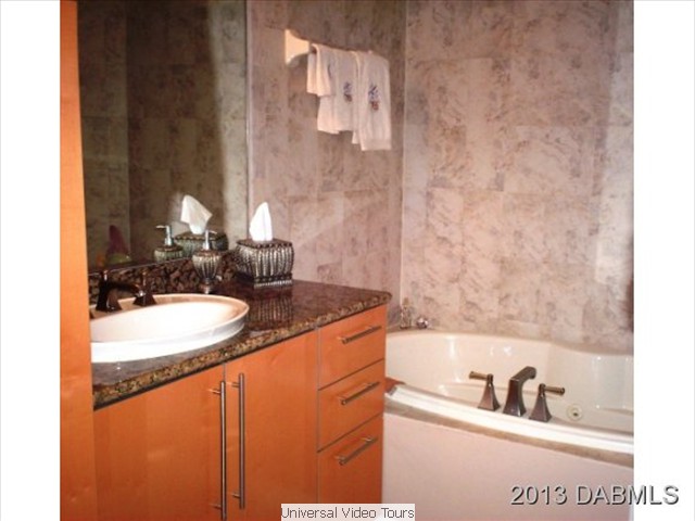 MASTER BATH ROOM with JET TUB