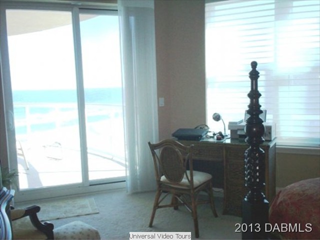 MASTER BR SITTING AREA
